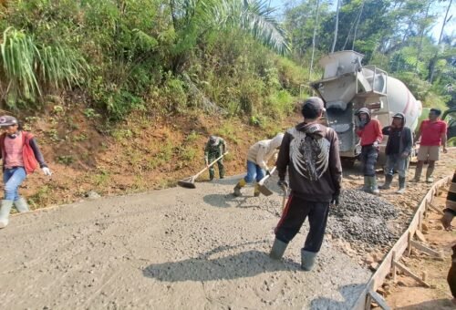 Progres Betonisasi Jalan TMMD Ke-129 Kodim 0608/Cianjur Capai 88,07 Persen, Akses Kampung Sindang Kasih Semakin Lancar