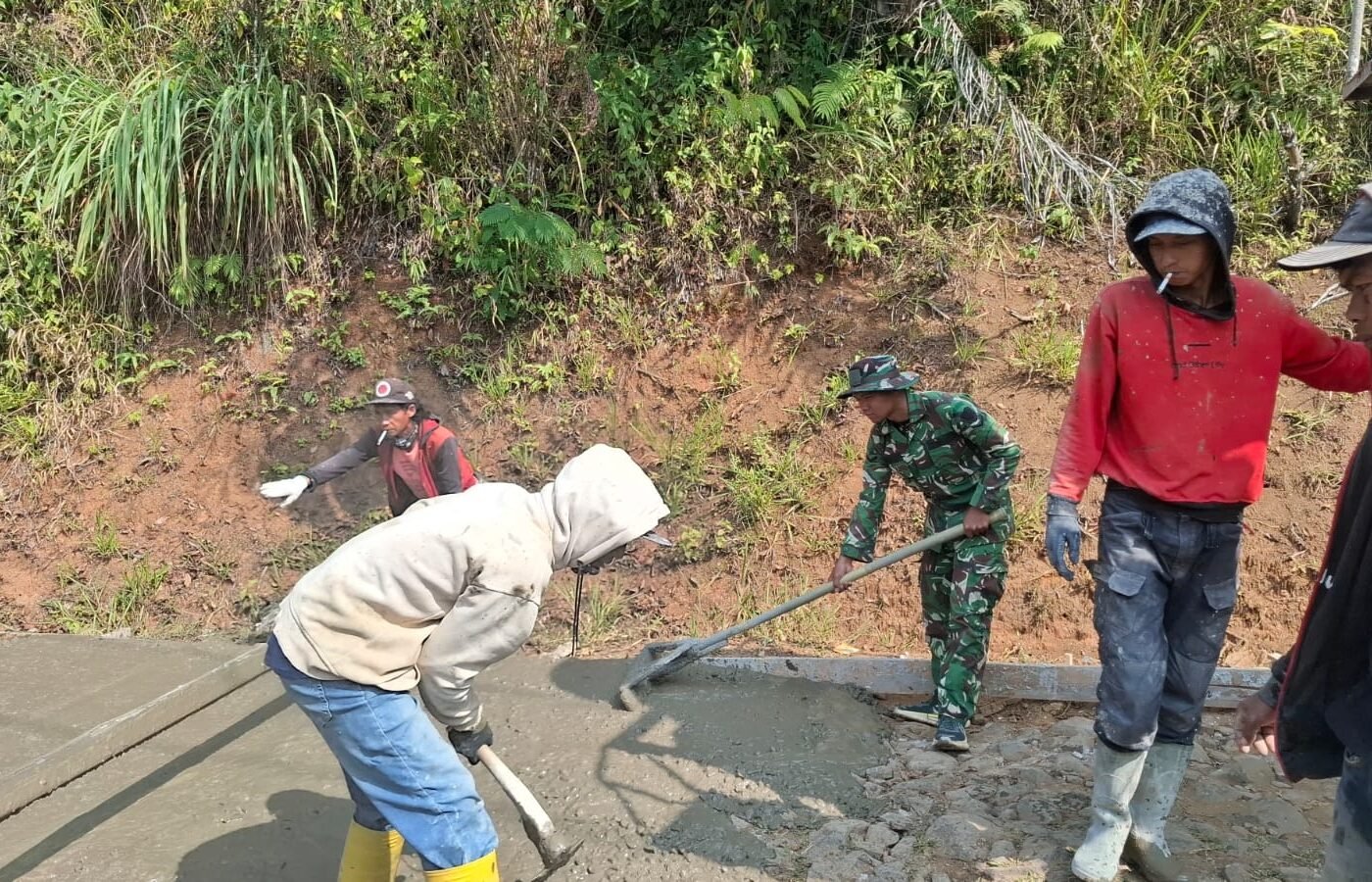 Sinergi antara Yon TP 938/Pancasona dan Komunitas dalam TMMD Ke-129 Cianjur