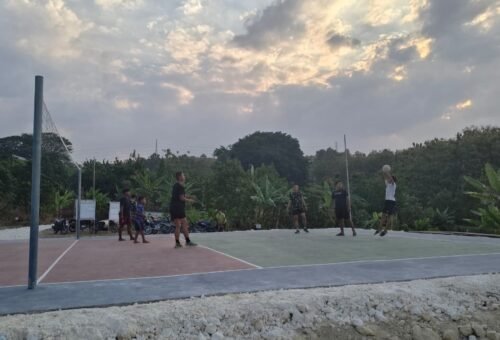 Satgas TMMD Ke-129 Kodim 0812/Lamongan Siapkan Lapangan Voli, Hadirkan Fasilitas Olahraga yang Lebih Layak untuk Warga