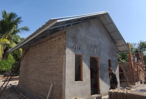 Pembangunan Rumah Ibu Rodiah Masuki Tahap Penting, Satgas TMMD Ke-129 Kodim 0413/Bangka Tunjukkan Dedikasi Tinggi