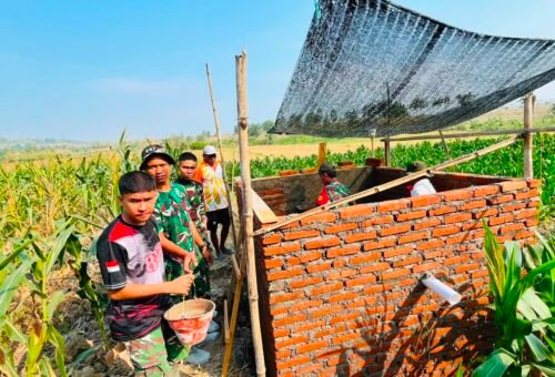 Pelaksanaan TMMD ke-129: Tandon Air Irigasi di Desa Tlemang Dukung Pertanian