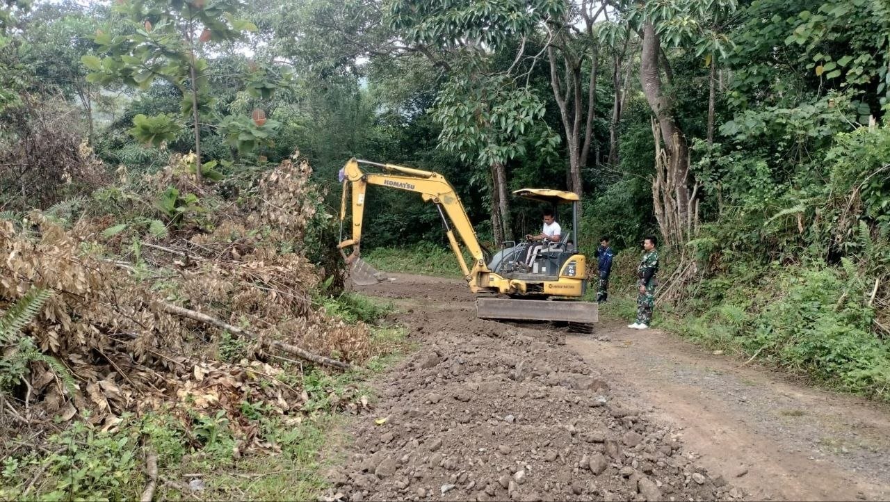 Kegiatan Excavator TMMD Ke-129 Kodim 1407/Bone Terus Lanjutkan Proyek Pembangunan