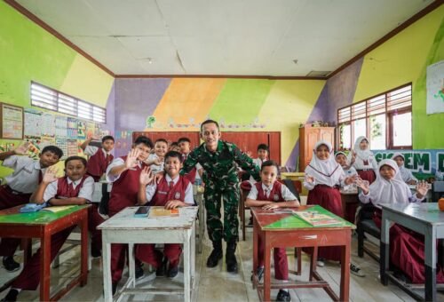 Tanamkan Jiwa Nasionalisme Sejak Dini, Satgas TMMD 129 Beri Wawasan Kebangsaan kepada Siswa SDN 1 Tlemang