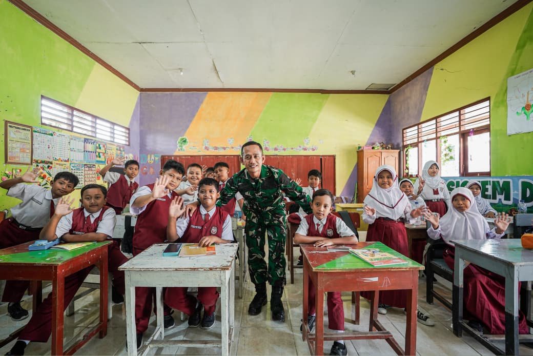 Tanamkan Jiwa Nasionalisme Sejak Dini, Satgas TMMD 129 Beri Wawasan Kebangsaan kepada Siswa SDN 1 Tlemang