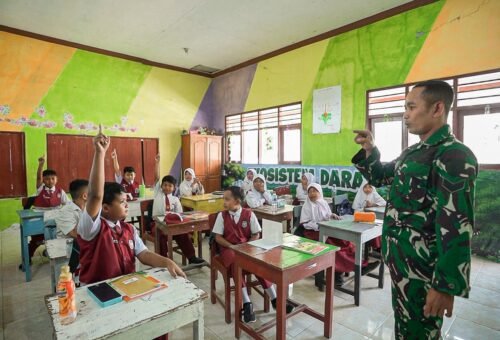 Belajar Sambil Bermain, Satgas TMMD 129 Hadirkan Suasana Kelas yang Ceria di SDN 1 Tlemang