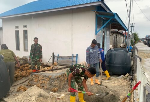 Gotong Royong Satgas TMMD dan Warga Rampungkan Pengecoran Dudukan Tandon Air di Desa Umbele Lama