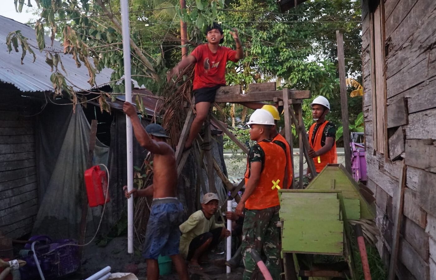 Pemasangan Pipa Sumur Bor TMMD Masuki Tahap Krusial Menuju Penyediaan Air Bersih