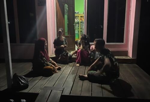 Satgas TMMD Manfaatkan Waktu Malam Perkuat Kemanunggalan TNI-Rakyat