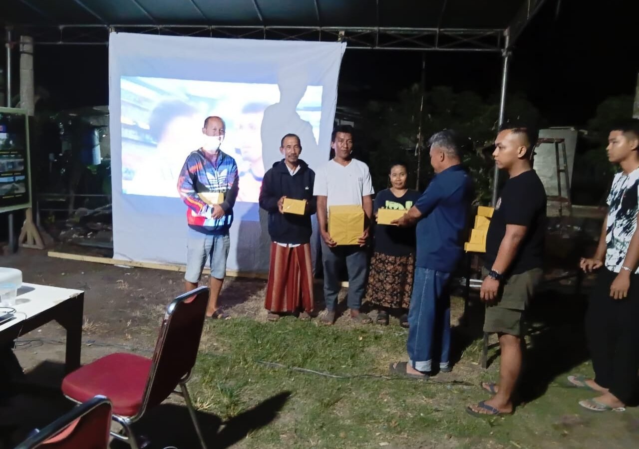 Antusiasme Warga Deniang untuk Nonton Bareng Final Piala Dunia Bersama Tentara