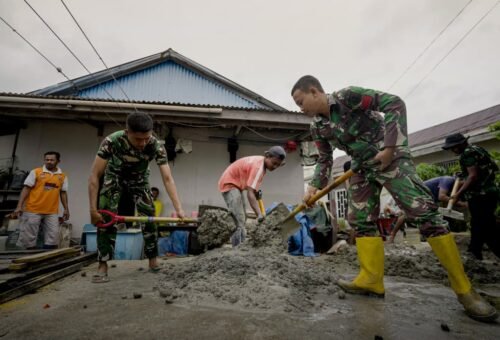 Satgas TMMD Ke-129 Genjot Pengecoran Rabat Beton, Akses Jalan Desa Polewali Kian Terwujud