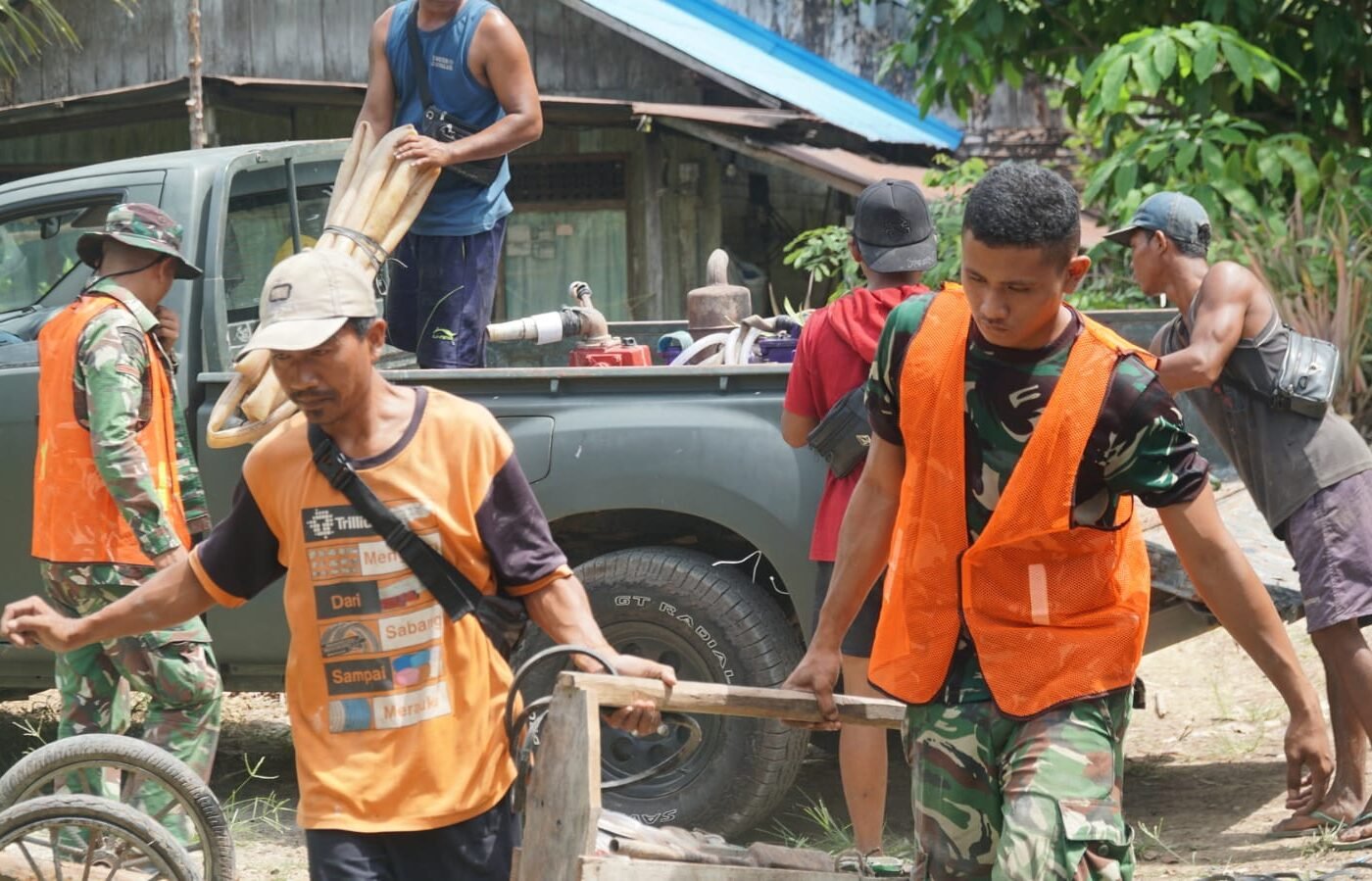Satgas TMMD Ke-129 Matangkan Titik Pengeboran Lewat Penggeseran Alat Sumur Bor