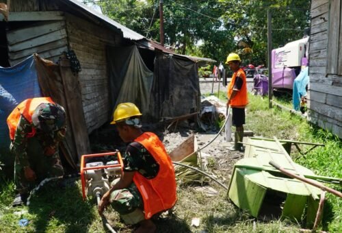 Gotong Royong Satgas dan Warga Percepat Penyelesaian Sumur Bor Sasaran 1
