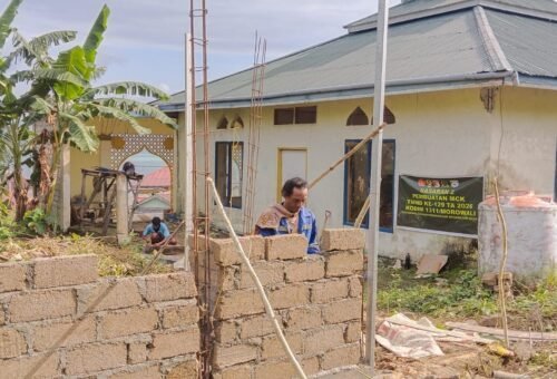Kades Polewali Apresiasi Progres Pembangunan MCK TMMD Ke-129 yang Terus Berjalan Lancar