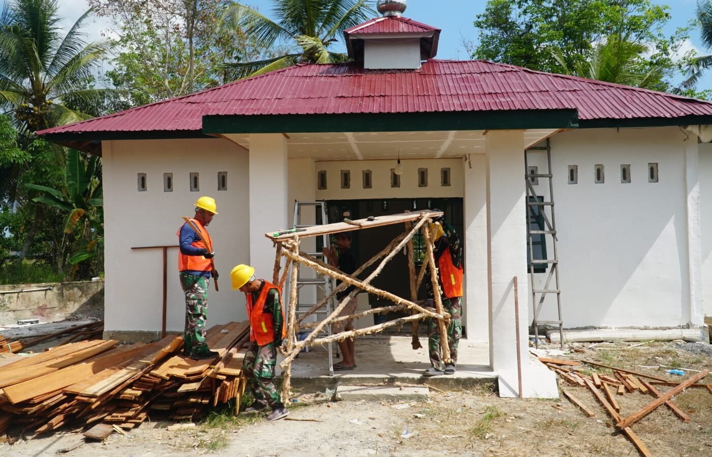 Satgas TMMD Hadirkan Kenyamanan Beribadah Lewat Penyelesaian Musholla Darul Iman
