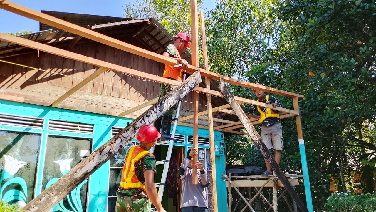 Progres Renovasi RTLH Ibu Wahida oleh Satgas TMMD Ke-129 Kodim 1011/Klk