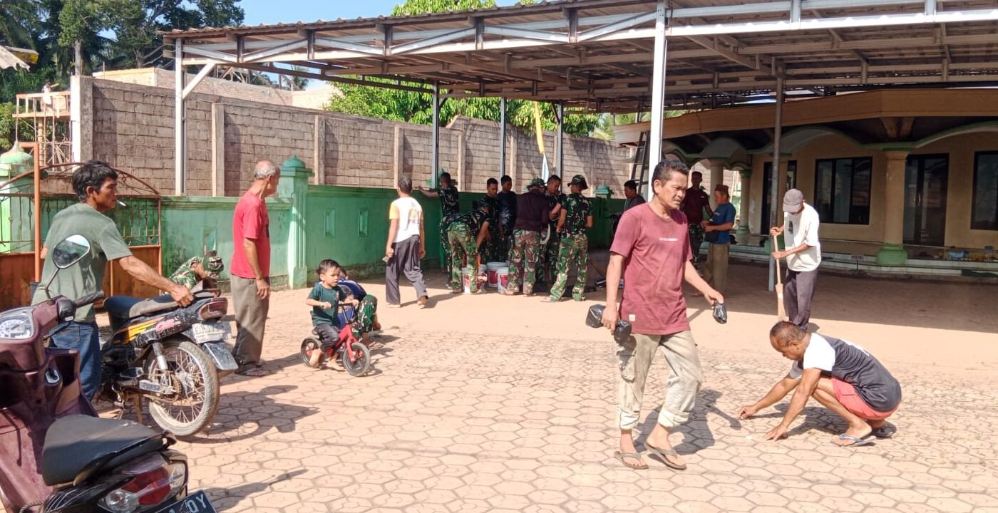 Aksi Bersama Satgas TMMD Ke-129 Kodim 0413/Bangka dalam Menjaga Kebersihan Masjid Desa Deniang
