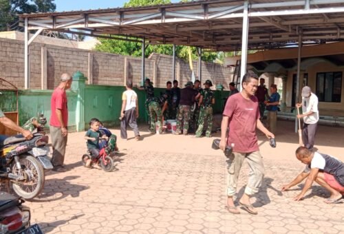 Aksi Bersama Satgas TMMD Ke-129 Kodim 0413/Bangka dalam Menjaga Kebersihan Masjid Desa Deniang
