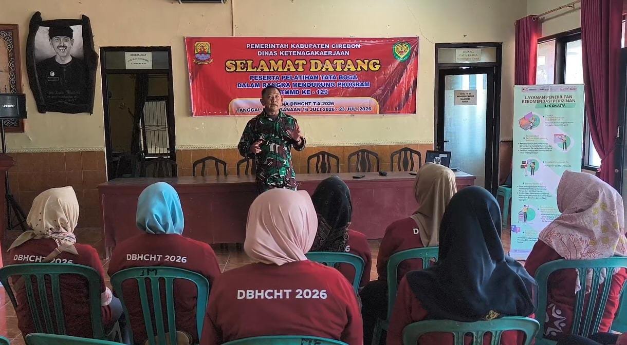 Satgas TMMD Ke-129 Kodim 0620/Kab. Cirebon Tanamkan Jiwa Nasionalisme kepada Ibu-Ibu Desa Luwung Kencana