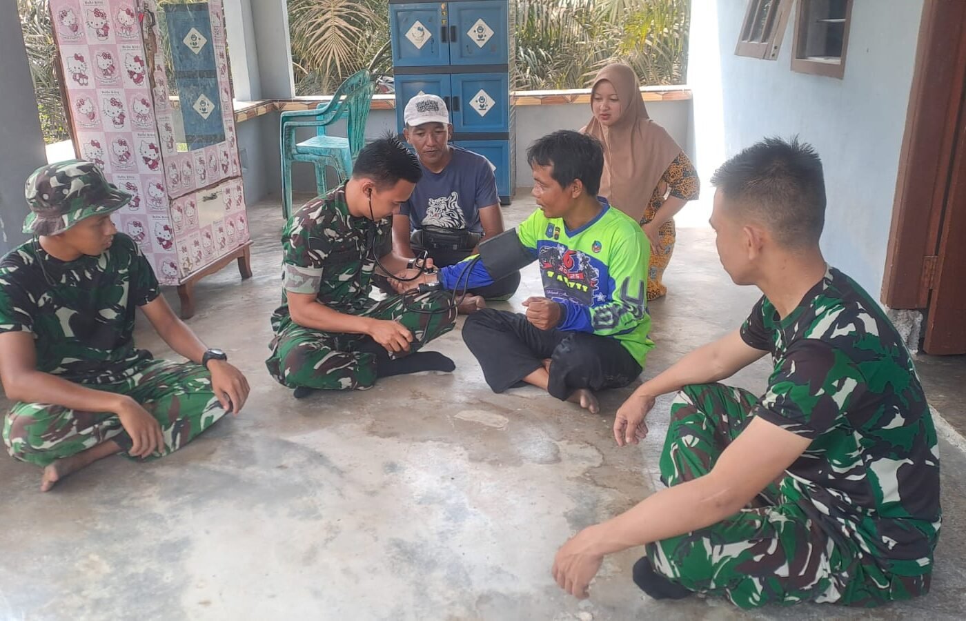Satgas TMMD 129 Kodim 0413/Bangka Jemput Bola Layanan Kesehatan Warga Lewat Pemeriksaan Door to Door