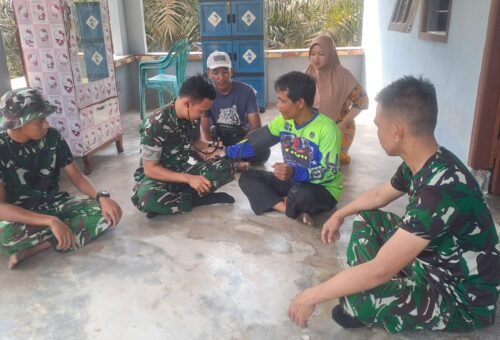 Satgas TMMD 129 Kodim 0413/Bangka Jemput Bola Layanan Kesehatan Warga Lewat Pemeriksaan Door to Door