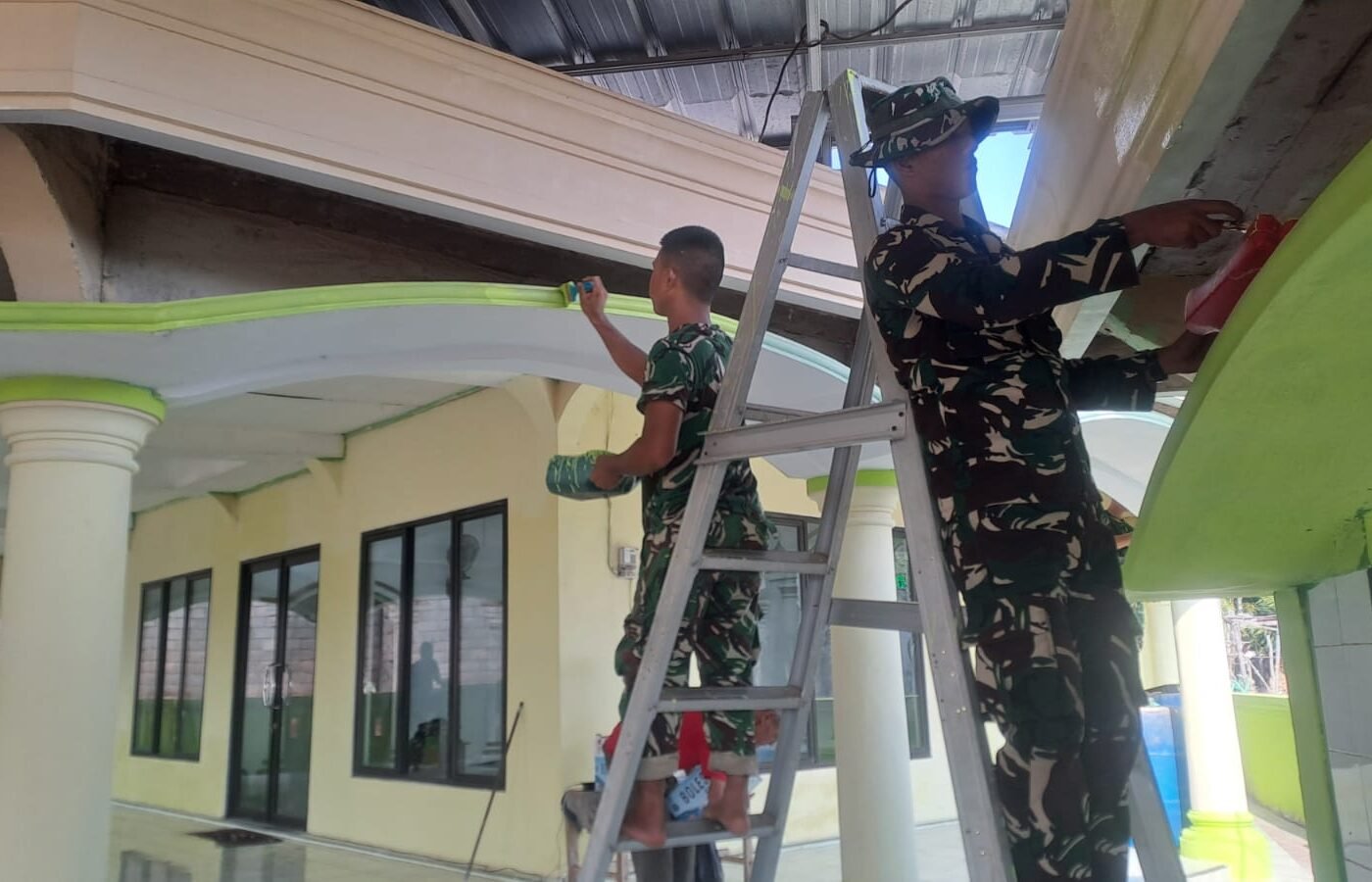 Warga Desa Deniang Apresiasi Sentuhan TMMD 129 pada Masjid dan Gereja