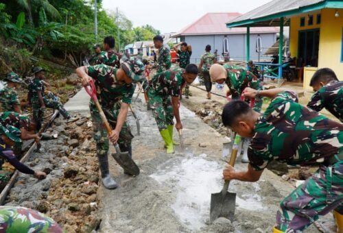 Semangat Gotong Royong Warnai Pembangunan Rabat Beton TMMD Ke-129 di Desa Polewali