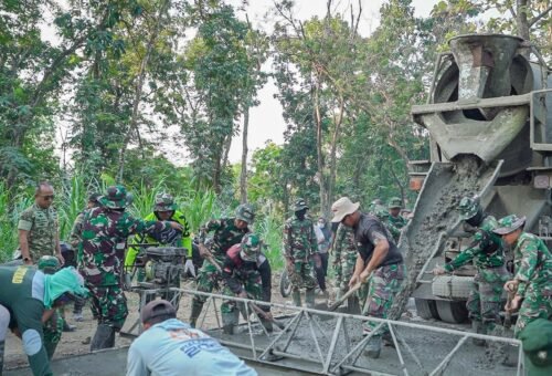 Menyatu dengan Warga, Dansatgas TMMD ke-120 Kodim 0812/Lamongan Pastikan Pengerjaan Tanpa Kendala dan Prajurit Terawat