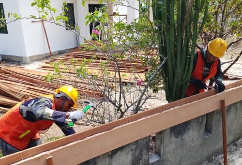 Satgas TMMD Reguler Ke-129 Kodim 1011/KLK Percepat Pembangunan Musholla Darul Iman Lewat Pemasangan Bekisting