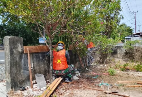 Pemasangan Bekisting Jadi Tahapan Penting Pembangunan Musholla Darul Iman TMMD Ke-129