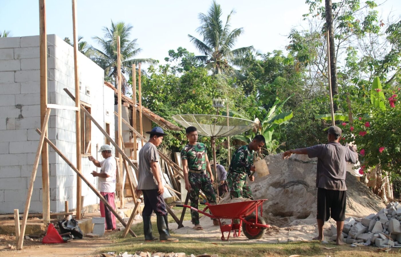 Distribusi Material RLH TMMD ke-129 Terus Dipercepat, Dukung Penyelesaian Hunian Layak bagi Masyarakat