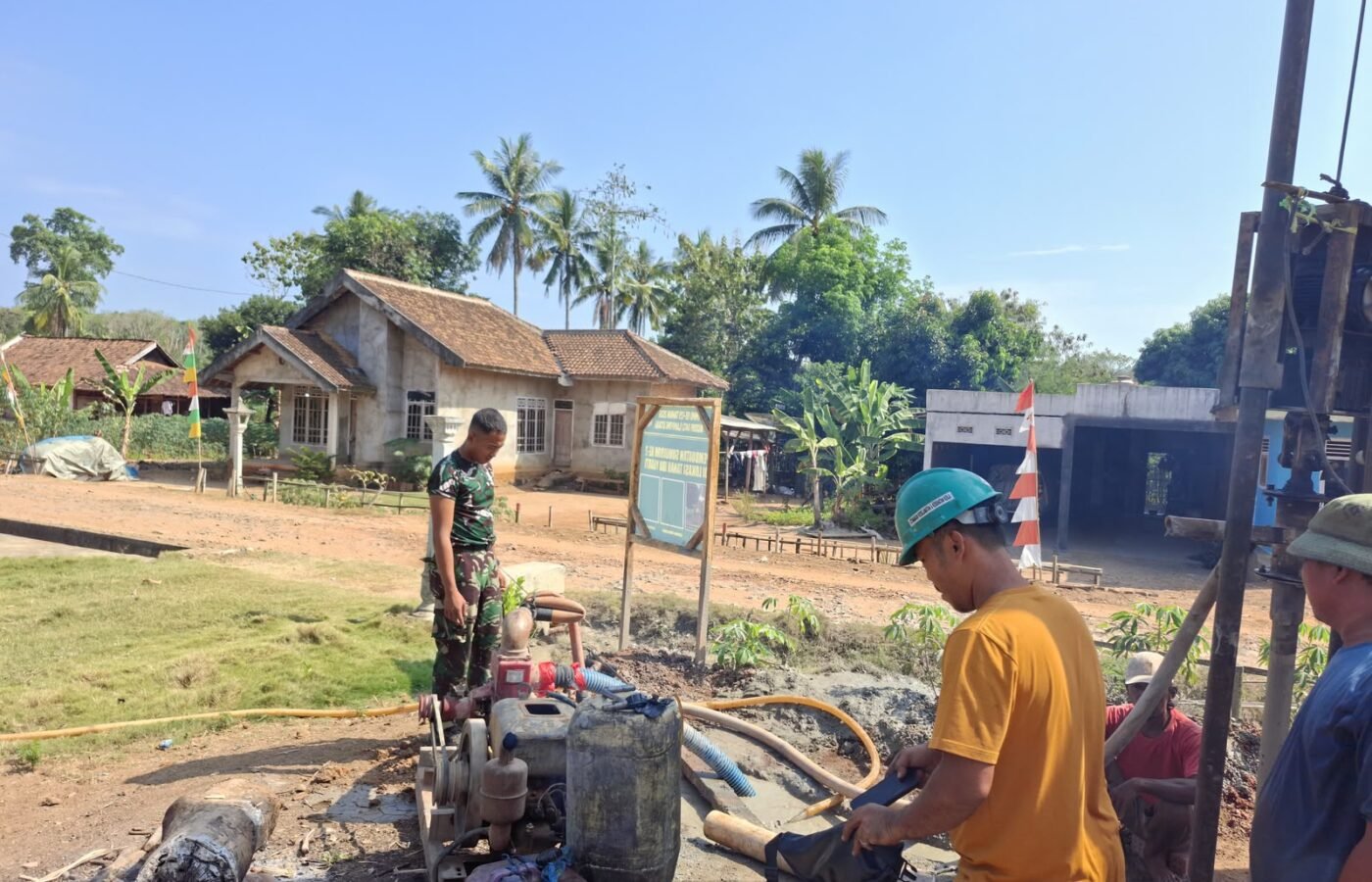 Gotong Royong Satgas TMMD dan Warga Percepat Penyelesaian Sumur Bor di Desa Baru Raharja