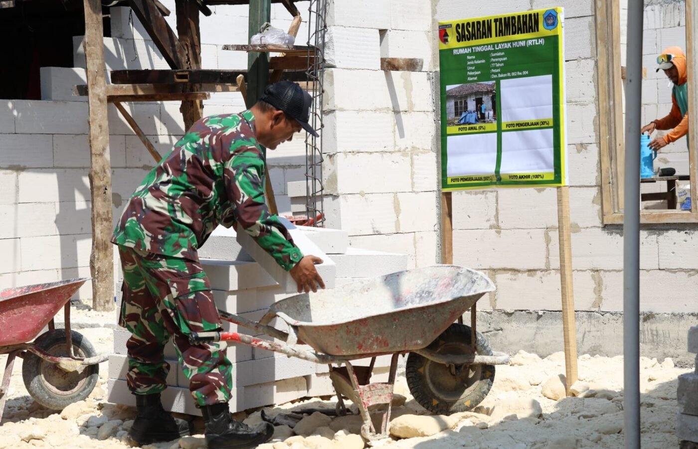 Kolaborasi Efektif, Satgas TMMD 129 dan Masyarakat Wujudkan 10 Rumah Layak Huni di Desa Tlemang