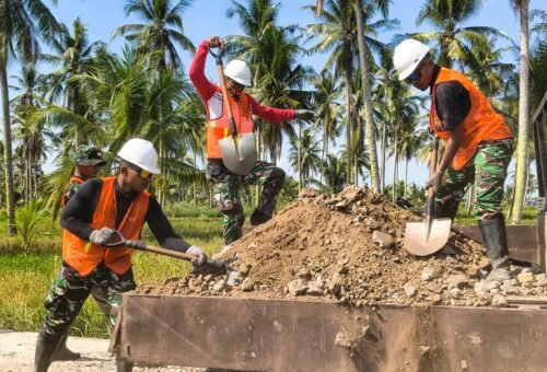 Satgas TMMD Reguler Ke-129 Percepat Pelebaran Becros Jalan Sepanjang 1,2 Kilometer di Desa Bandar Raya