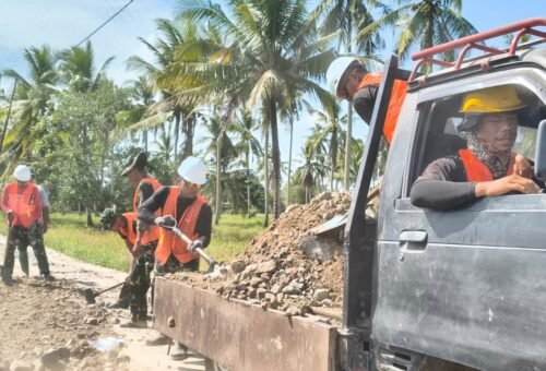 Pelebaran Becros Badan Jalan TMMD Dukung Kelancaran Mobilitas Warga Desa Bandar Raya