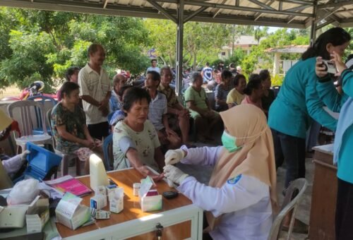 Dukung Tumbuh Kembang Anak, Satgas TMMD ke-129 Kodim 0413/Bangka Berikan Pelayanan Imunisasi Balita