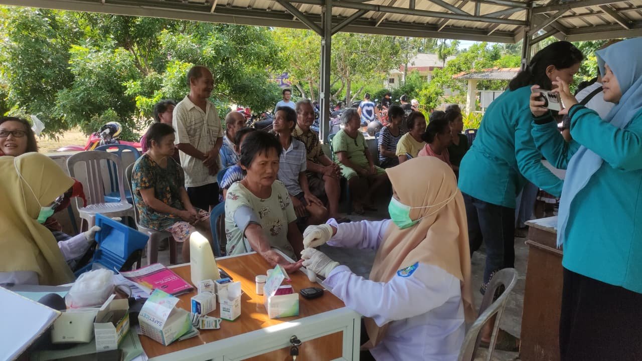 Dukung Tumbuh Kembang Anak, Satgas TMMD ke-129 Kodim 0413/Bangka Berikan Pelayanan Imunisasi Balita