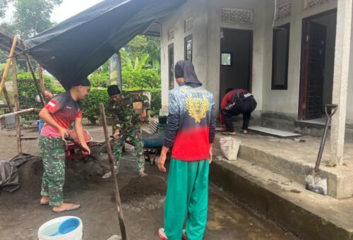Senyum Sumringah Pak Adiasih, Rumahnya Kini Dipasangi Keramik oleh Satgas TMMD Ke-129 Kodim 1626/Bangli