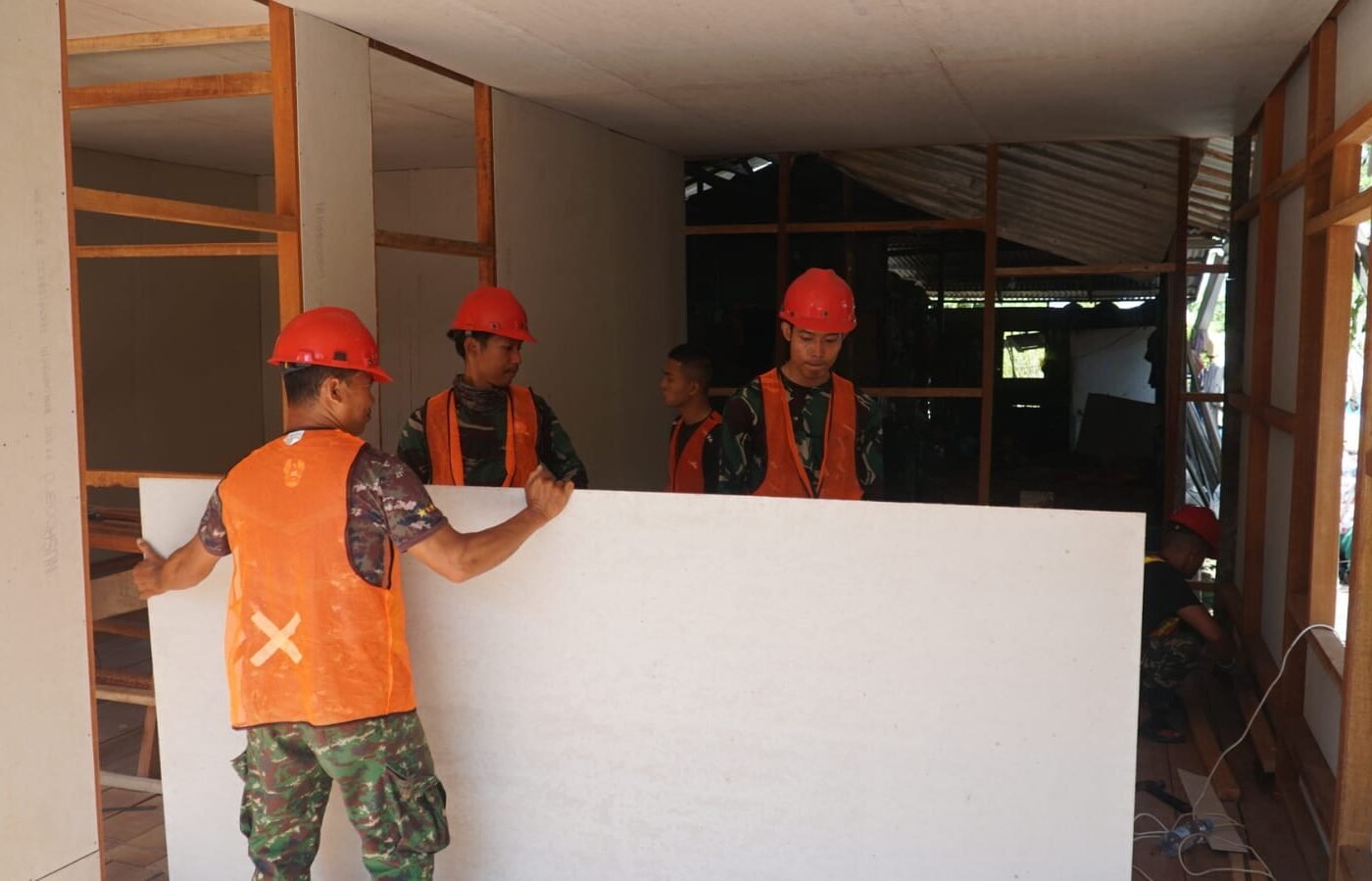 Pembangunan RTLH Bapak Walianto Terus Berlanjut Berkat Satgas TMMD Ke-129