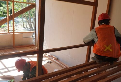 Progres Pemasangan Dinding Kalsiboard untuk RTLH dalam TMMD Ke-129