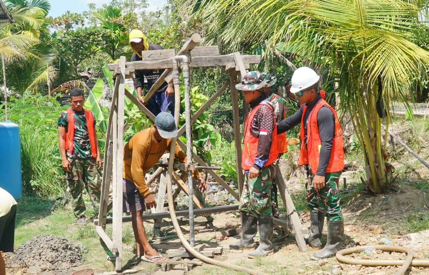 Sinergi Satgas TMMD dan Masyarakat Mempercepat Proyek Sumur Bor di Desa Bandar Raya