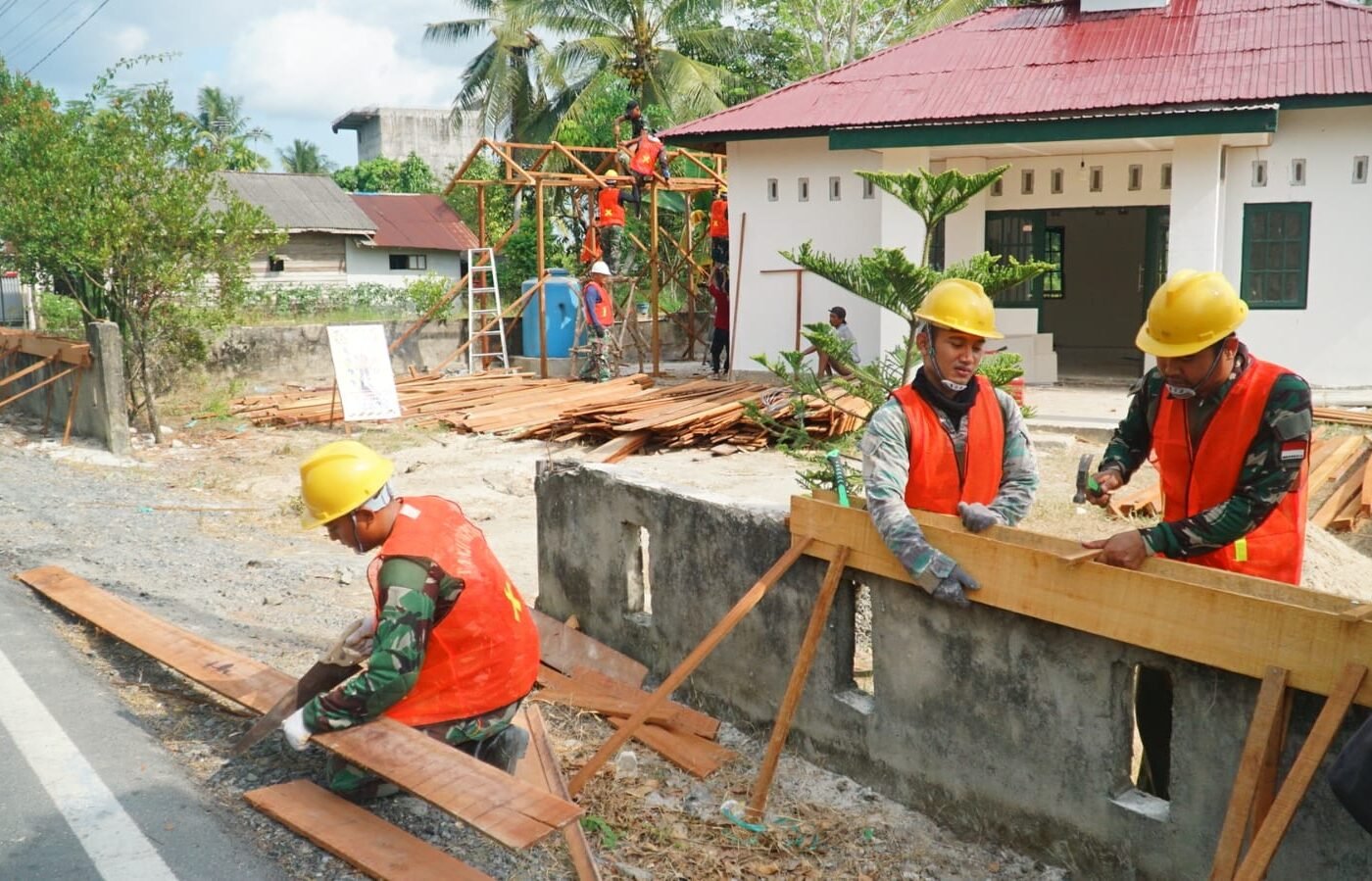 Pembangunan Musholla Darul Iman Di Desa Bandaraya Oleh Satgas TMMD Ke-129
