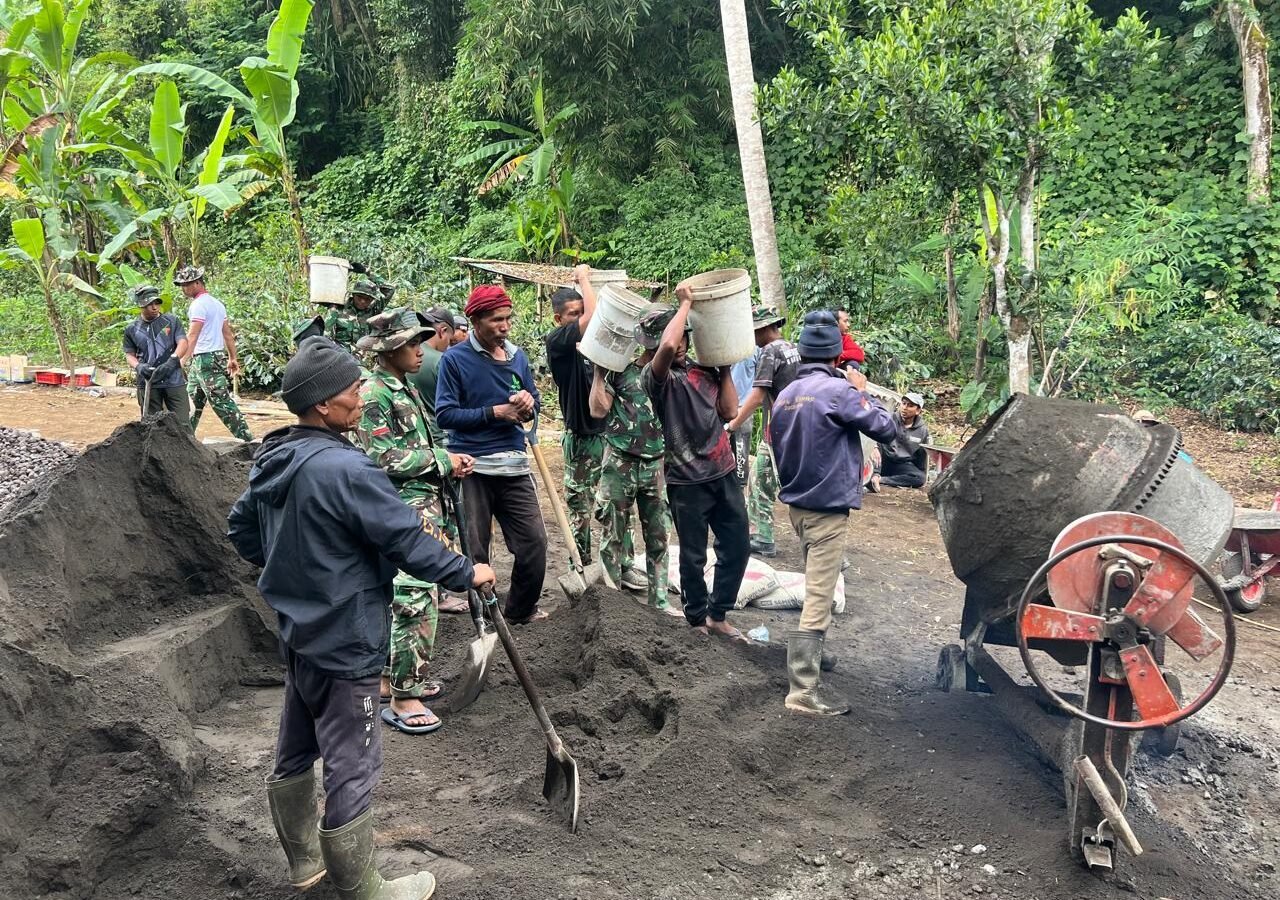 Sinergi Satgas TMMD dan Masyarakat Dorong Progres Rabat Beton 33 Persen