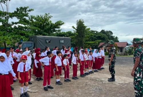 Tanamkan Jiwa Nasionalisme Sejak Dini, Yonif TP 921/Alang Impang Berikan Wawasan Kebangsaan dan Pelatihan PBB di SDN 2 Malinau Selatan