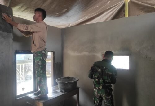 Optimalisasi Proyek, Satgas TMMD Ke-129 Lanjutkan Renovasi Rumah Siap Kerja