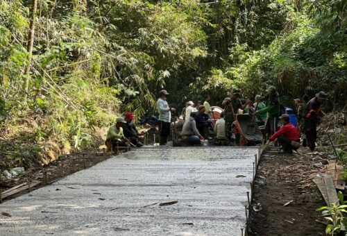 Optimalisasi Cuaca Cerah untuk Pembangunan Rabat Beton di Sekardadi