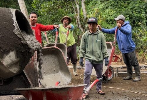 Peran TNI dan Masyarakat dalam Proyek Rabat Beton TMMD Ke-129