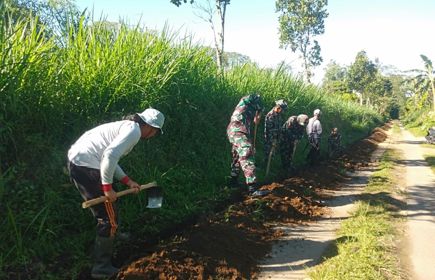 Pembangunan Jaringan Air Bersih di Sekardadi Mendukung Kesejahteraan Warga