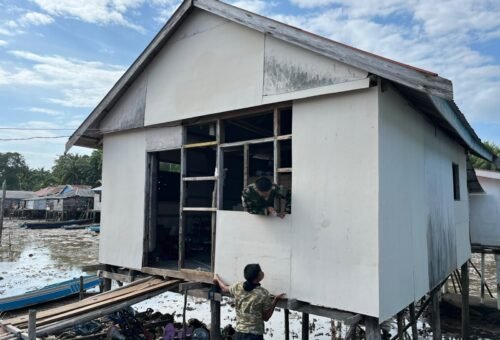 Pemasangan Kalsiboard Menandai Langkah Maju Renovasi RTLH Ibu Salawiah di Polewali