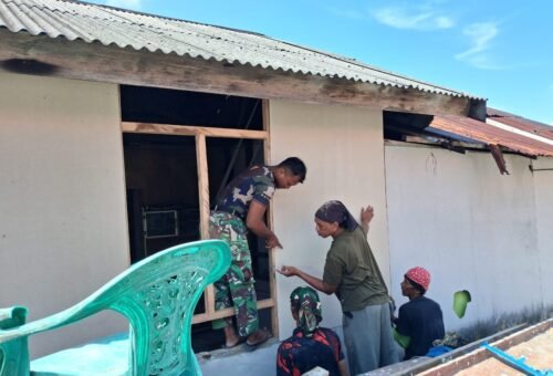 Pemasangan Dinding Kalsiboard Pertanda Kemajuan Renovasi RTLH Bapak Suhardin di Desa Umbele Lama