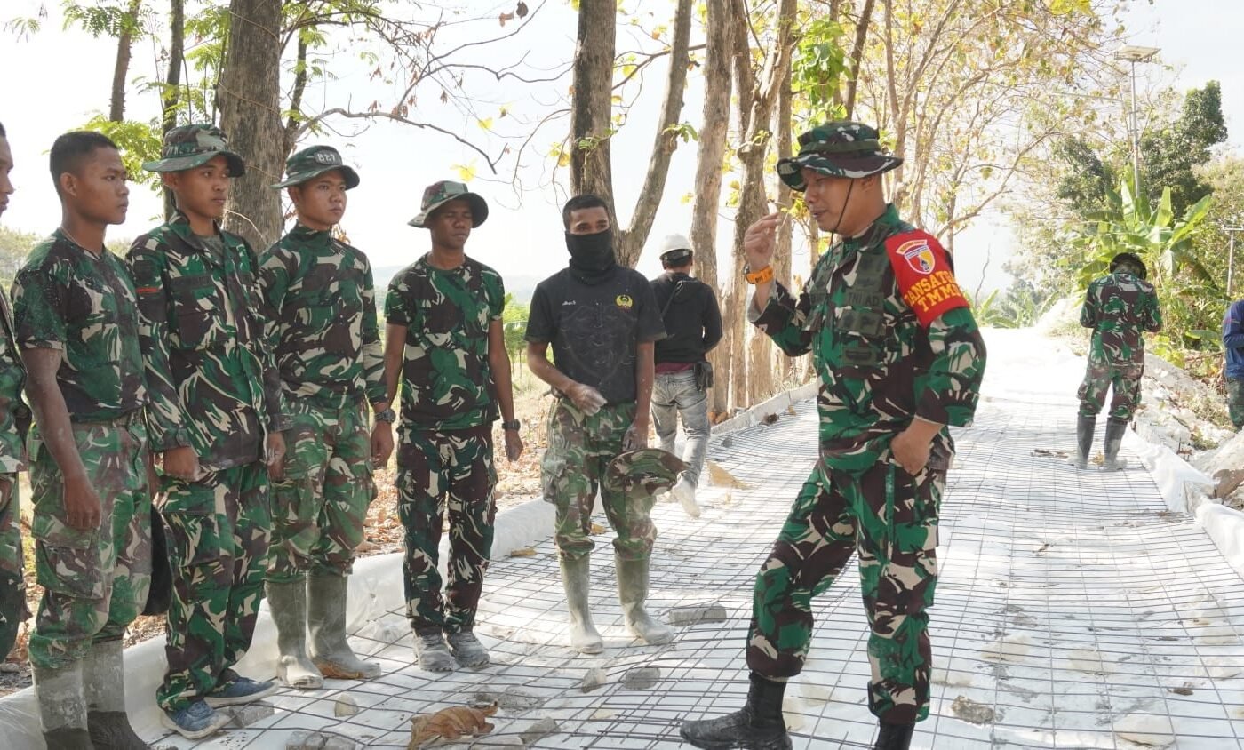 Demi Kualitas Terbaik, Dansatgas TMMD 129 Terjun Langsung untuk Pimpin Briefing Lapangan